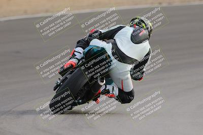 media/Dec-17-2022-SoCal Trackdays (Sat) [[224abd9271]]/Turn 10 Backside (120pm)/